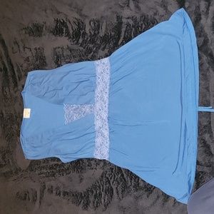 Motherhood Maternity sz M Blue top